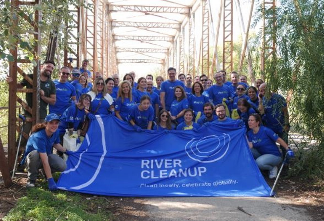 RiverCleanUp.JPG